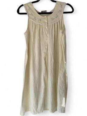 Vintage Aria Ivory Sleeveless Embroidered Nightgown